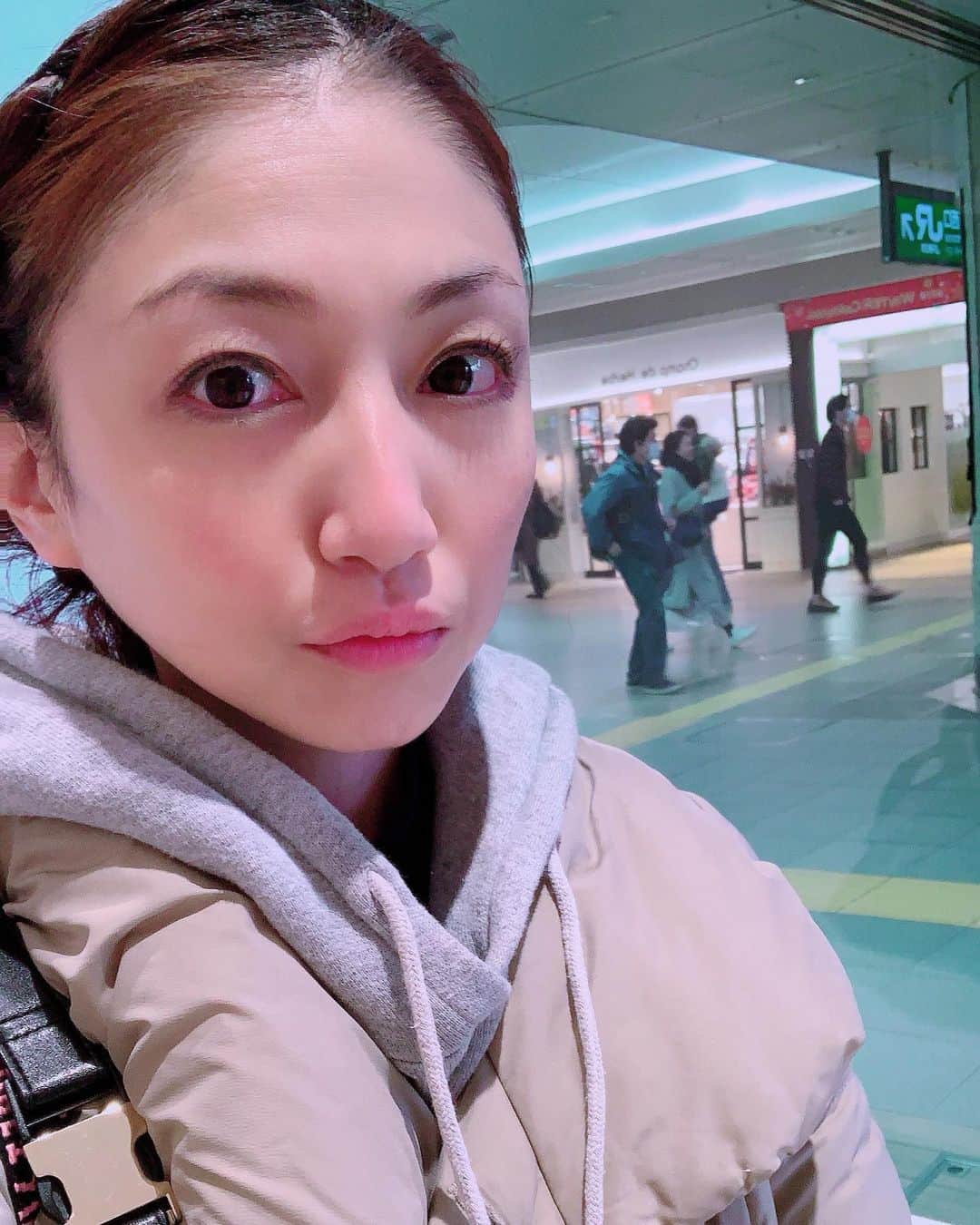 のインスタグラム：「さて土曜日！ 今日はどこ行こう！ 旅立ちますー！ 皆様もよい週末を… @ami_nakagawa_  #中川愛海 #一日一回カンパイ #恵比寿駅待ち合わせ　#どこへ？」