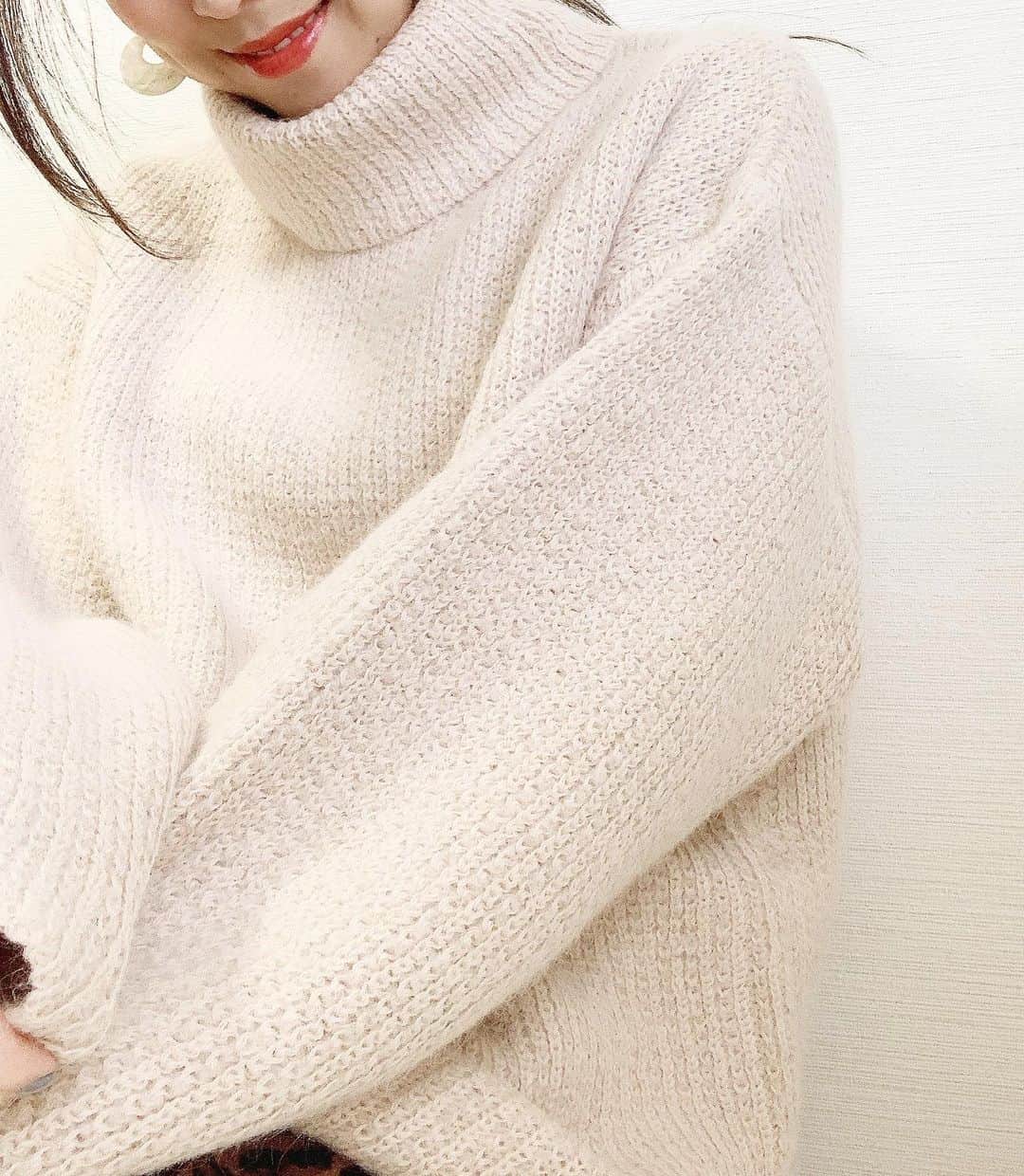 Mai Yamadaさんのインスタグラム写真 - (Mai YamadaInstagram)「最近のお気に入りニットさん。 @lagunamoon_com . こういう柔らかさ、男女問わず好きだよね？🥺 . #ニット#お気に入り#かわゆい#あったかい#冬コーデ #アラサーコーデ #アラサーファッション#knit#myfavorite#cute#warm#apparel#winter#beige#natural#beauty#fashion」1月25日 11時17分 - yamadamai_719