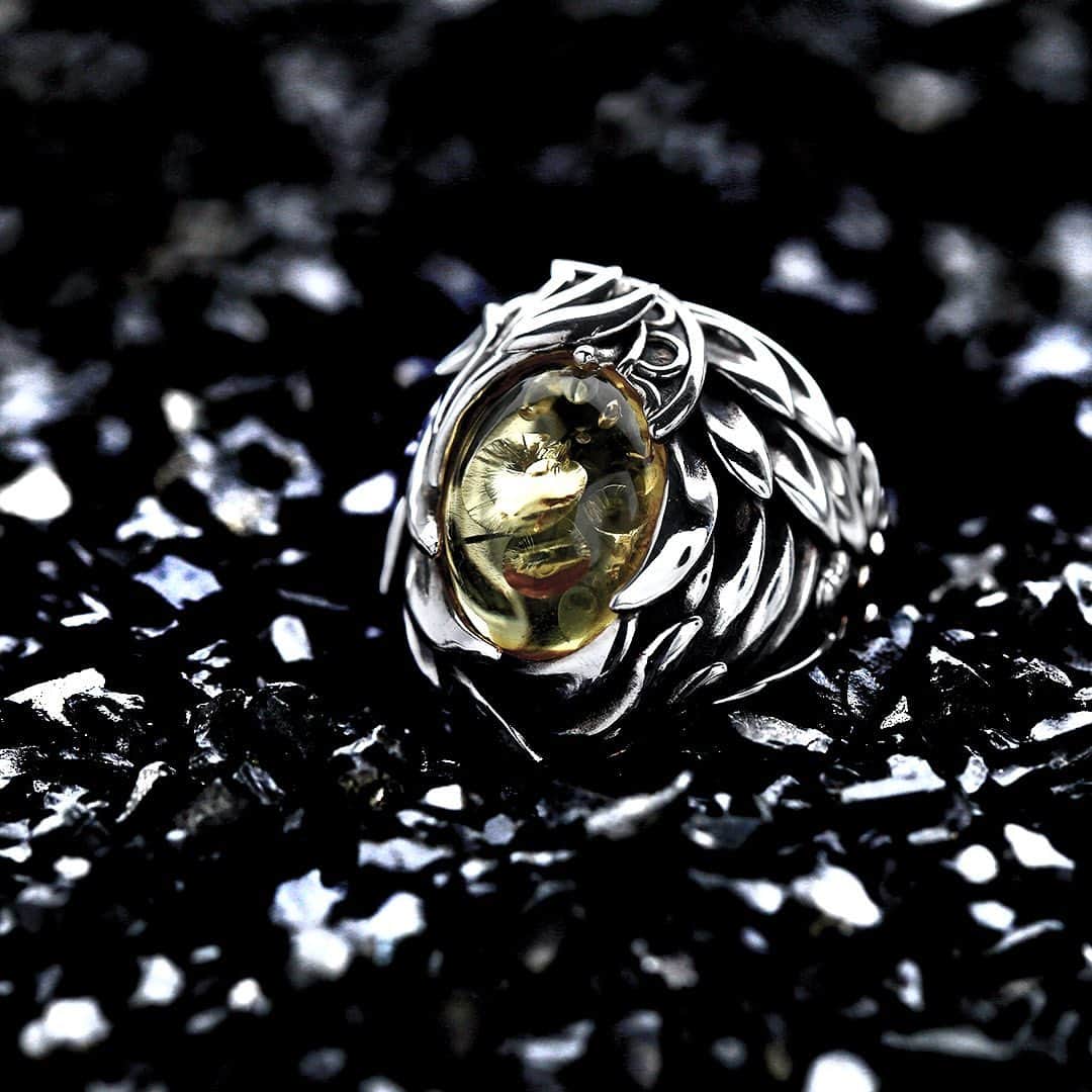 ブラッディマリーさんのインスタグラム写真 - (ブラッディマリーInstagram)「Ring : Crater w/amber ¥63.800-(tax  in) ・ ・ ・ This is the ring's design was inspired from the volcano. Stone is a natural amber. ・ ・ ・ #bloodymaryjewelry #bloodymary #jewelry #silver #fashion #jewelryporn #jewelrydesign #jewelrygram #accessory #accessories #silverjewelry #ブラッディマリー #シルバーアクセサリー#fashionjewelry #ring #blackfashion #amber #yellow #volcano #bird #feather」1月25日 11時17分 - bloody_mary_official