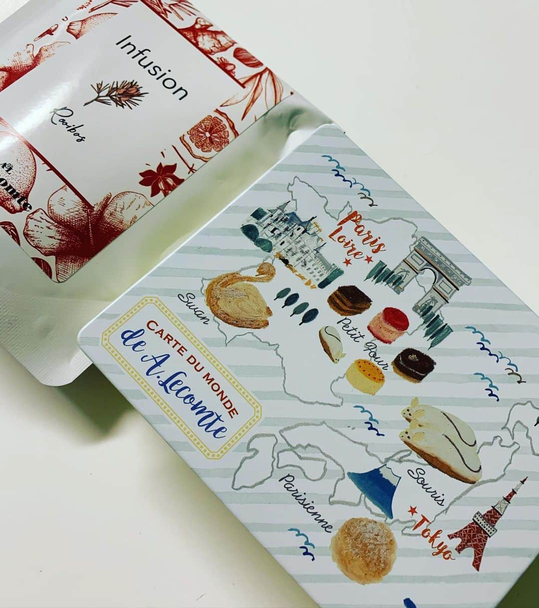 田中ウルヴェ京さんのインスタグラム写真 - (田中ウルヴェ京Instagram)「広尾ルコントの大好物ルイボスティーとお菓子。 ここのお茶はどれも美味しいけど、ルイボスティー美味しくてびっくりした。 中のお菓子は食べちゃった。 ケースかわいすぎ。 #広尾 #ルコント  My favorite cakes and tea. “A. Lecomte” in Hiroo.」1月25日 11時25分 - miyako.tanaka.oulevey