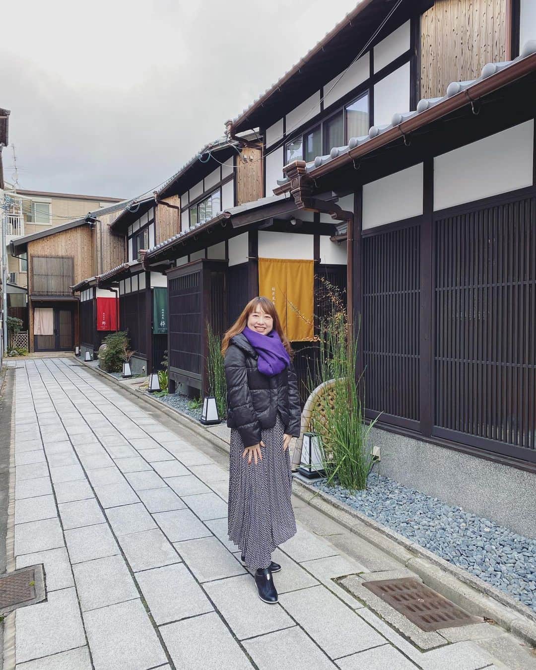 あいりさんのインスタグラム写真 - (あいりInstagram)「昨日YouTubeに京都のVLOGをアップしました😋 ・ たくさん観光はできなかったけど、視聴者様から素敵なお土産をたくさん教えていただき、満喫することができました🙌ありがとうございます💕 ・ また近々京都に行きたいな⛩✨ ・ #京都 #京都観光 #京都旅行 #京都巡り #kyoto #kyotojapan #kyototravel #kyototrip #京都カフェ #旅行 #伏見稲荷 #伏見稲荷カフェ #youtube #youtuber #youtuberあいり #アラフォーyoutuber #vlog」1月25日 11時20分 - airi_happy