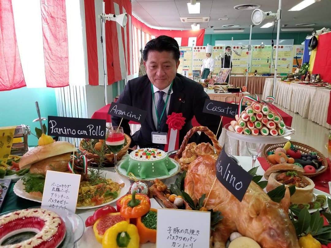 平井卓也さんのインスタグラム写真 - (平井卓也Instagram)「第53回食べもの展のオープニングに参加させていただきました。キッス調理技術専門学校は日本の食文化を支える料理人を半世紀にわたり世に送り出してきました。北川校長をはじめ皆さんのご活躍を祈ります。#平井卓也」1月25日 11時38分 - hiratakuchan0125