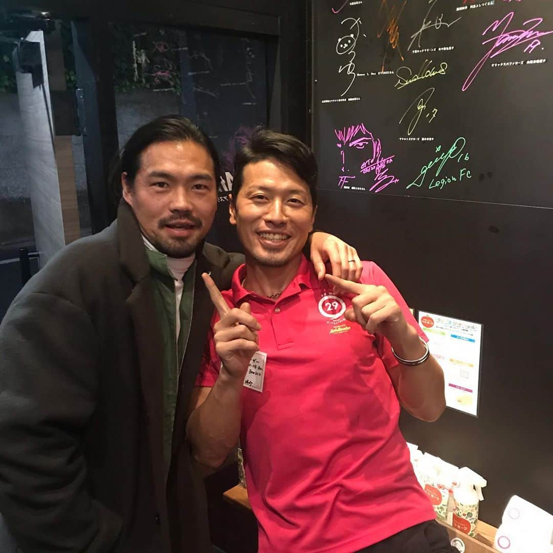 片岡洋介さんのインスタグラム写真 - (片岡洋介Instagram)「久しぶりの再会。 2.3年振りかな。 昔はよく一緒にいたし久しぶりに会えて嬉しかったなぁ😃 アメリカ遠くて行けないけど、ずっと応援してるよ！ 大悟ありがとう😋  #まる29#大阪タレ焼肉#三軒茶屋#飲み放題#ご飯食べ放題#AthReebo#元Jリーガー#大宮アルディージャ#京都サンガ#ガイナーレ鳥取#片岡洋介#小林大悟#USL#バーミンガム・レギオンFC #元日本代表#天才#同級生#サッカーまじでうまい」1月25日 11時46分 - katachan.34