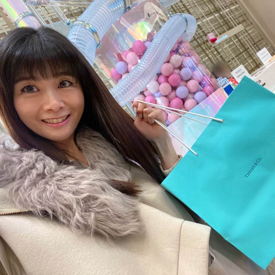 のインスタグラム：「誕生日のプレゼントを買いに👗‪「【Tiffany & Co.限定品】幸せになれるオリジナルアクセ」‬ . ⇒ ‬ https://ameblo.jp/panda--cafe--panda/entry-12569589761.html 👗プロフィールからブログに飛べます👗 . ‪ #外村美姫 #しまむらの達人 #ティファニー #ティファニーと朝食を #チワックスティファニー #TIFFANY #TIFFANYANDCO #しまむらコーデ #プチプラコーデ #ティファニーブルー #誕生日プレゼント #happybirthday‬」