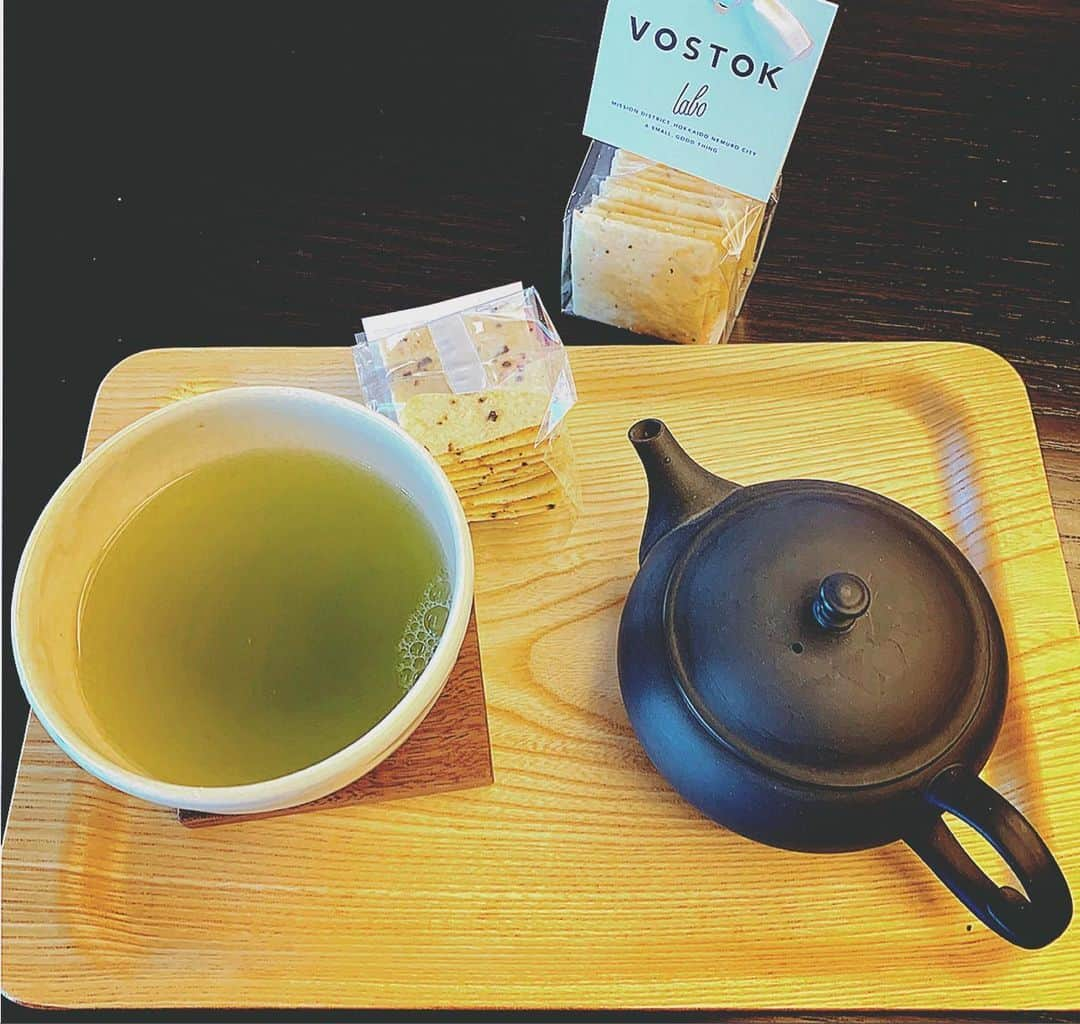 祐真朋樹さんのインスタグラム写真 - (祐真朋樹Instagram)「#祐茶#祐ティー @vostok_labo  #vostoklabo 塩こんぶ味クラッカー #東屋 #利術」1月25日 11時55分 - stsukezane