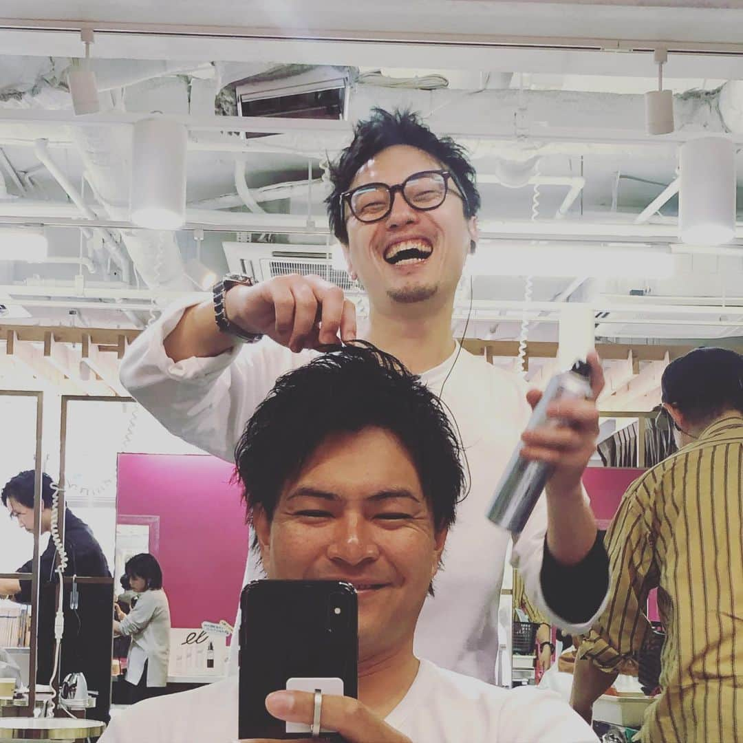 瀬下豊さんのインスタグラム写真 - (瀬下豊Instagram)「やっと髪切れた〜！！ 同い年の美容師藤野さん！  美容室でこんなに二人で笑うことある？？ #心斎橋add  #めちゃくちゃ上手い #カリスマ #ずーっと二人でくだらない話し」1月25日 12時02分 - tjkseshita