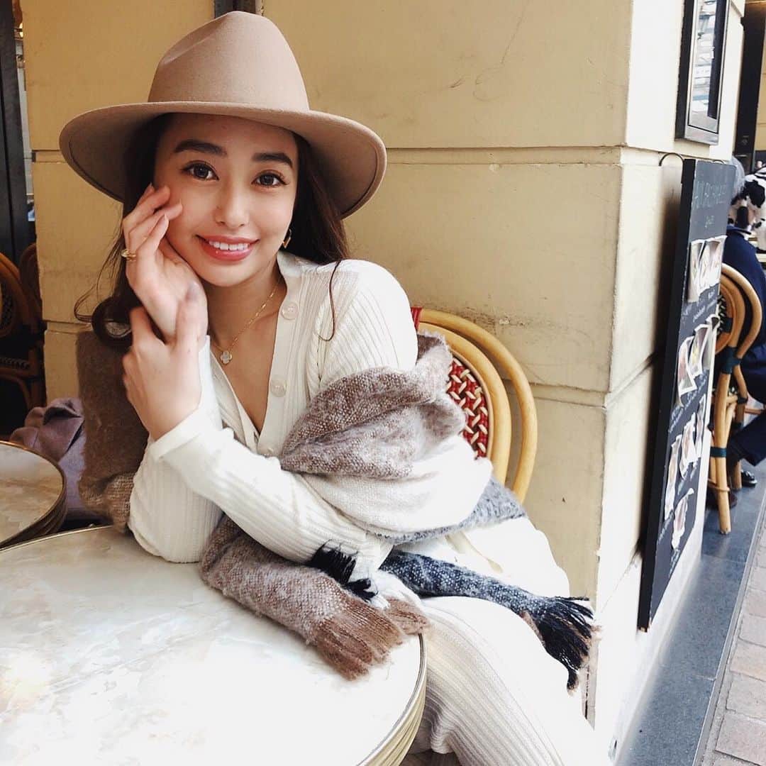 のインスタグラム：「最近黒より白🤍🤍🤍 タグみてね🏷 今日も素敵ないちにちを🥀」