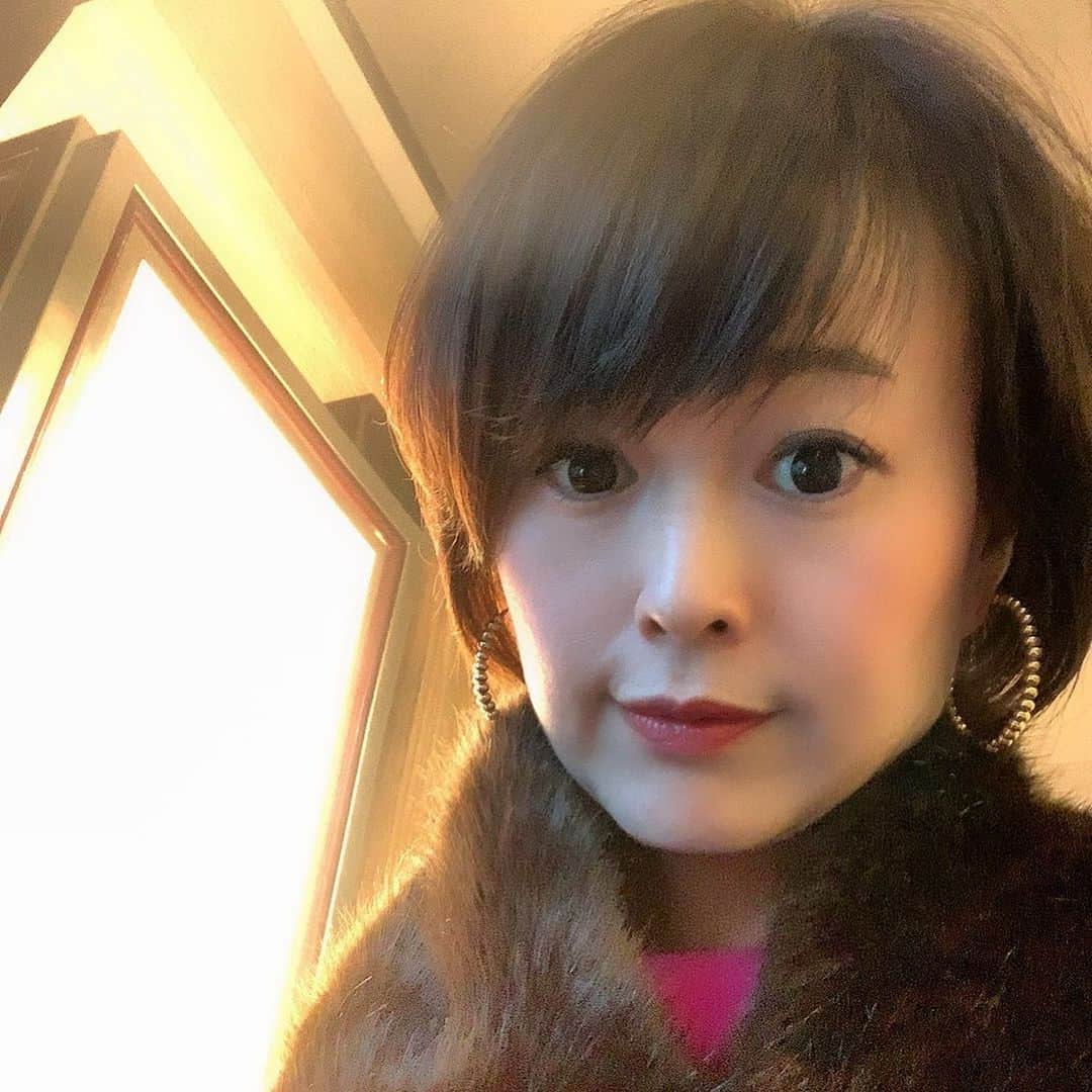 岩瀬玲さんのインスタグラム写真 - (岩瀬玲Instagram)「髪を切った あんま変わってないけど😅  いろいろスッキリ✨」1月25日 12時20分 - akirakkuma