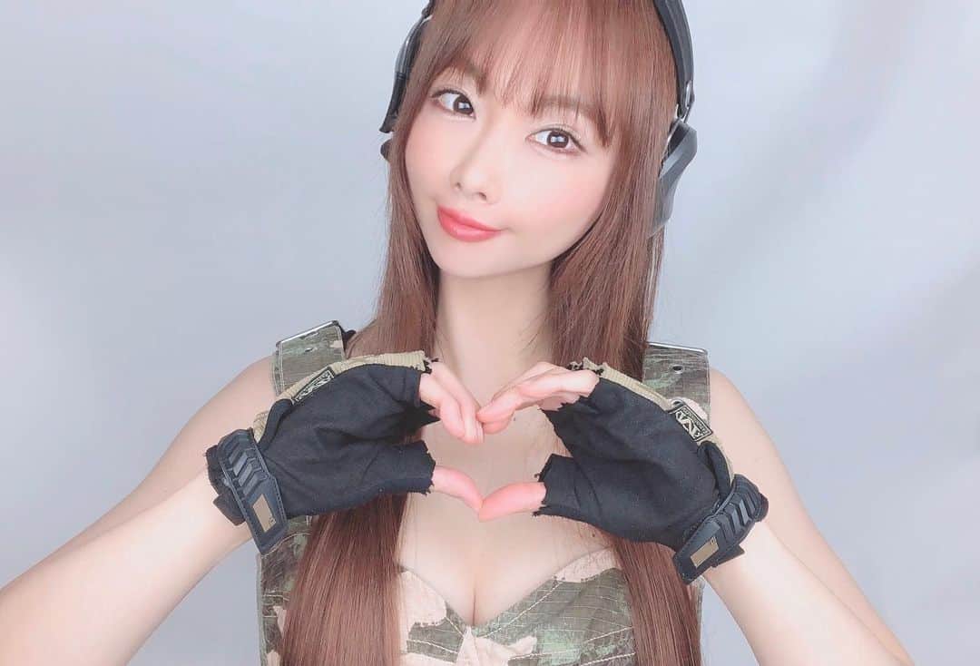 のインスタグラム：「💜2月15日(土)💜 💞HEADS川越さんにて開催されますバレンタインサバゲーイベント💞  に、 ❤️ゲスト出演させて頂きます❤️ 🍫💝🍫 🔫是非遊びに来てくださいね🔫  一緒にサバゲーしましょーーっ😆✨💓✨ #HEADS川越 #坂地久美ゲスト出演 #バレンタインイベント #サバゲーイベント #サバゲー #サバイバルゲーム #gunドル  #tacticute ‬#生存遊戲 #サバゲー女子 #サバゲーファッション #military #tactical #tacticool #tacticutest #airsoft #airsoftgirls #airsoftworld #airsoftnation #girlsandguns #girlswithgun #airsoftlove #gungirl #坂地久美 #sakachikumi」