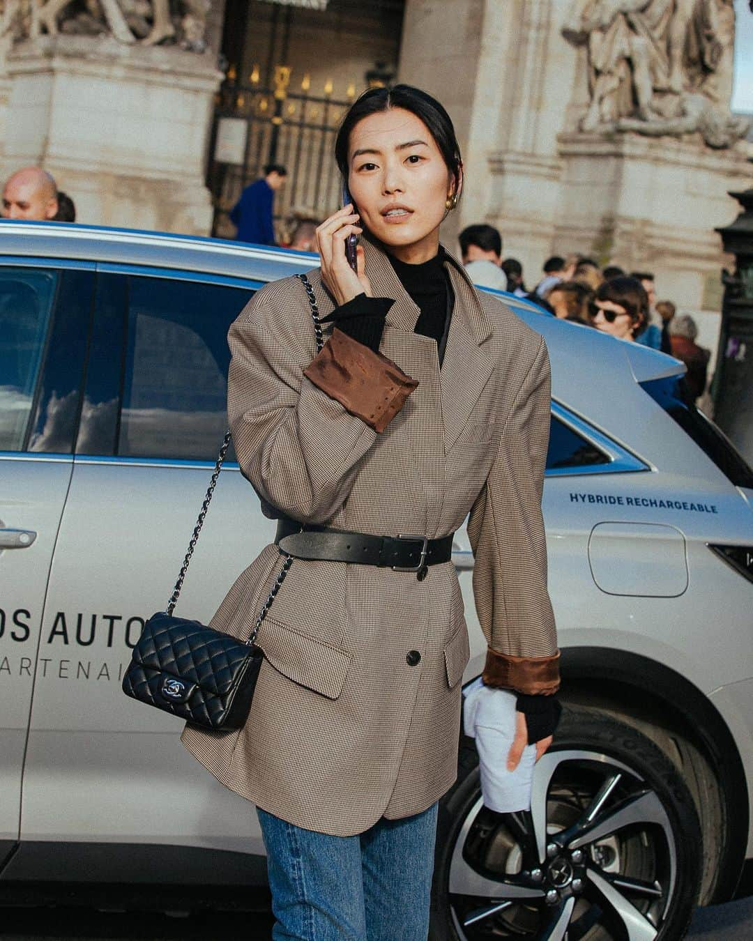 가로수길 , Seoulさんのインスタグラム写真 - (가로수길 , SeoulInstagram)「PFW Street Fashion Style @berluti 💥 📸 @jaylim1 🔥 모두들 즐거운 설날 보내시고 새해 복 많이 받으세요🤗🤗 . . #写真 #outfitideas #styleoftheday #ファッション #フォトグラファー #instafashion #파리 #東京 #서울패션위크 #sfw #오오티디 #nyc #koreafashion #패션그램 #womenswear #nyfw #데일리그램 #outfit #ootd #street #streetfashion #streetphoto #가로수길 #이태원 #사진 #스트릿패션 #모델 #wiwt #nyfw #pfw」1月25日 12時53分 - jaylim1