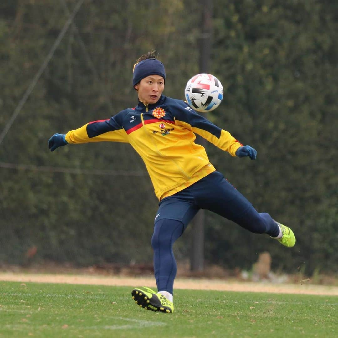 ギラヴァンツ北九州さんのインスタグラム写真 - (ギラヴァンツ北九州Instagram)「. 島原キャンプ6日目 AM⚽️ . 島原での一次キャンプもいよいよ折り返し！ 個人、チームでさらにベースアップしていきます‼️ . #ギラヴァンツ北九州 #ギラヴァンツ #北九州 #島原市 #島原キャンプ」1月25日 13時10分 - giravanz_kitakyushu