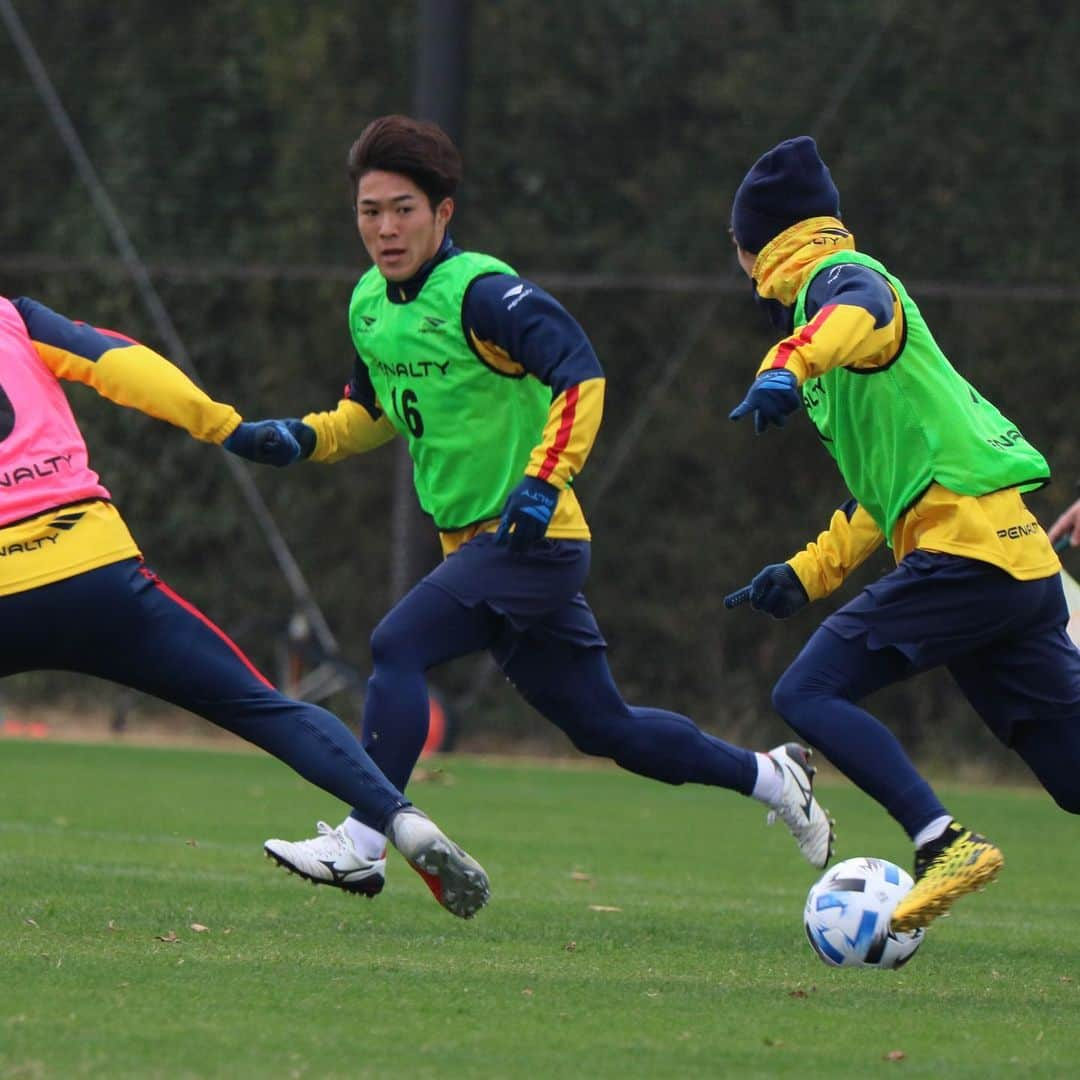 ギラヴァンツ北九州さんのインスタグラム写真 - (ギラヴァンツ北九州Instagram)「. 島原キャンプ6日目 AM⚽️ . 島原での一次キャンプもいよいよ折り返し！ 個人、チームでさらにベースアップしていきます‼️ . #ギラヴァンツ北九州 #ギラヴァンツ #北九州 #島原市 #島原キャンプ」1月25日 13時10分 - giravanz_kitakyushu