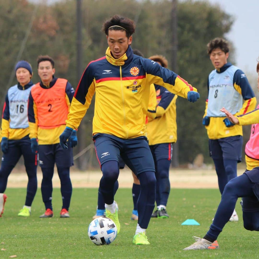 ギラヴァンツ北九州さんのインスタグラム写真 - (ギラヴァンツ北九州Instagram)「. 島原キャンプ6日目 AM⚽️ . 島原での一次キャンプもいよいよ折り返し！ 個人、チームでさらにベースアップしていきます‼️ . #ギラヴァンツ北九州 #ギラヴァンツ #北九州 #島原市 #島原キャンプ」1月25日 13時10分 - giravanz_kitakyushu