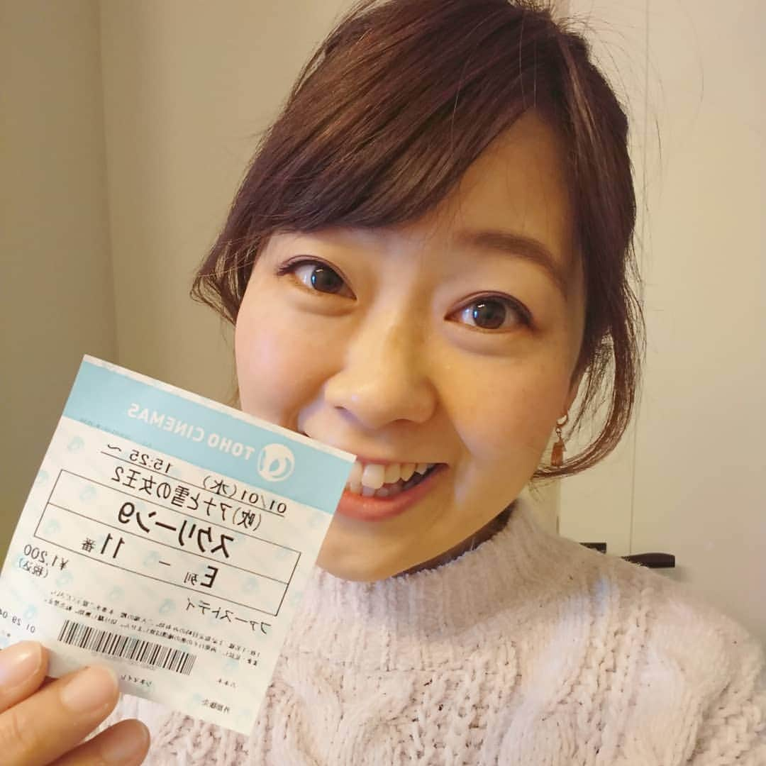 滝香織さんのインスタグラム写真 - (滝香織Instagram)「元旦に見た#アナ雪2  #オラフ が可愛かったなぁ❤️ のんびりと過ごした年末年始。 早い！もうあれから1ヶ月経つのね。  #ほのボーノ の#占いでは、今年の#蠍座 は学びを始める1年とのこと。 学びたいこといっぱいあるけど、ぼっとしてると、あっという間に時が過ぎていく。  がんばれ！自分‼️ あ～#映画 #キャッツ も見に行きたいなぁ。  #アナと雪の女王2  #あいテレビ #アナウンサー #女子アナ #滝香織 @kaorin_taki」1月25日 13時08分 - kaorin_taki