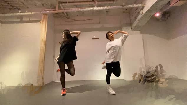 黒田絢子さんのインスタグラム写真 - (黒田絢子Instagram)「coming soon...♡ . . #天木じゅん #黒田絢子 #dance #ダンス #踊ってみた」1月25日 13時45分 - ayakokuroda_official