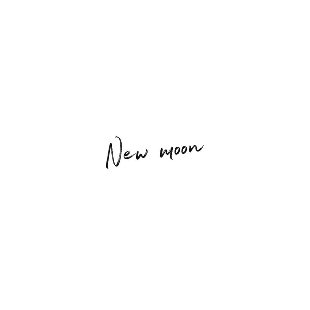 日下裕江さんのインスタグラム写真 - (日下裕江Instagram)「New moon🌙  新月の日  #newmoon #新月 #旧正月」1月25日 13時46分 - hiroe___h