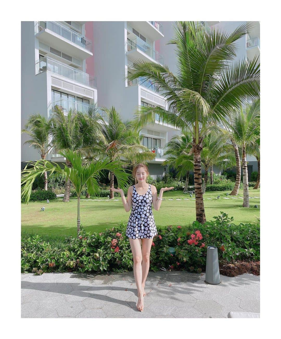 ジヒョン さんのインスタグラム写真 - (ジヒョン Instagram)「🩱 엄마가물려준땡땡이수영복🩱 ilovethisswimsuit betterthan I have  #dot」1月25日 14時08分 - jihyunilovee