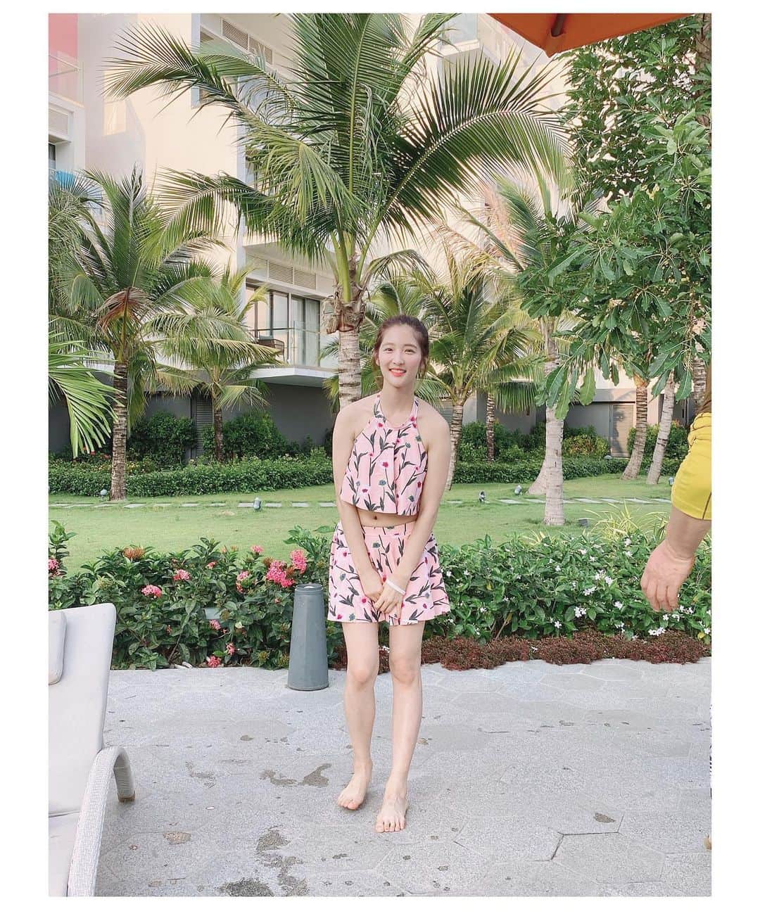 ジヒョン さんのインスタグラム写真 - (ジヒョン Instagram)「🩱 엄마가물려준땡땡이수영복🩱 ilovethisswimsuit betterthan I have  #dot」1月25日 14時08分 - jihyunilovee