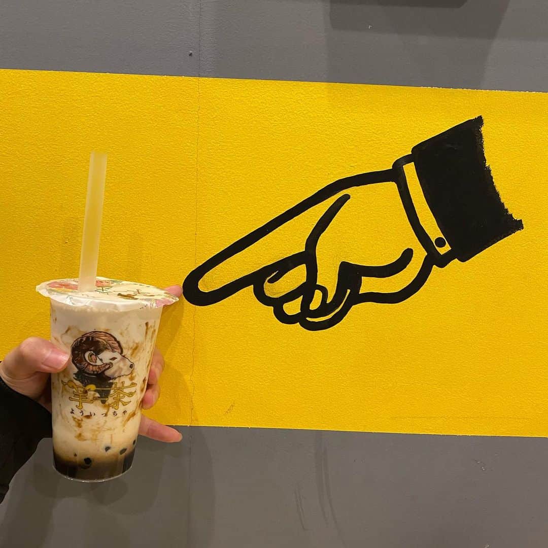 なつはるまきのインスタグラム：「なつくんの小指ピーン🤟🏻」