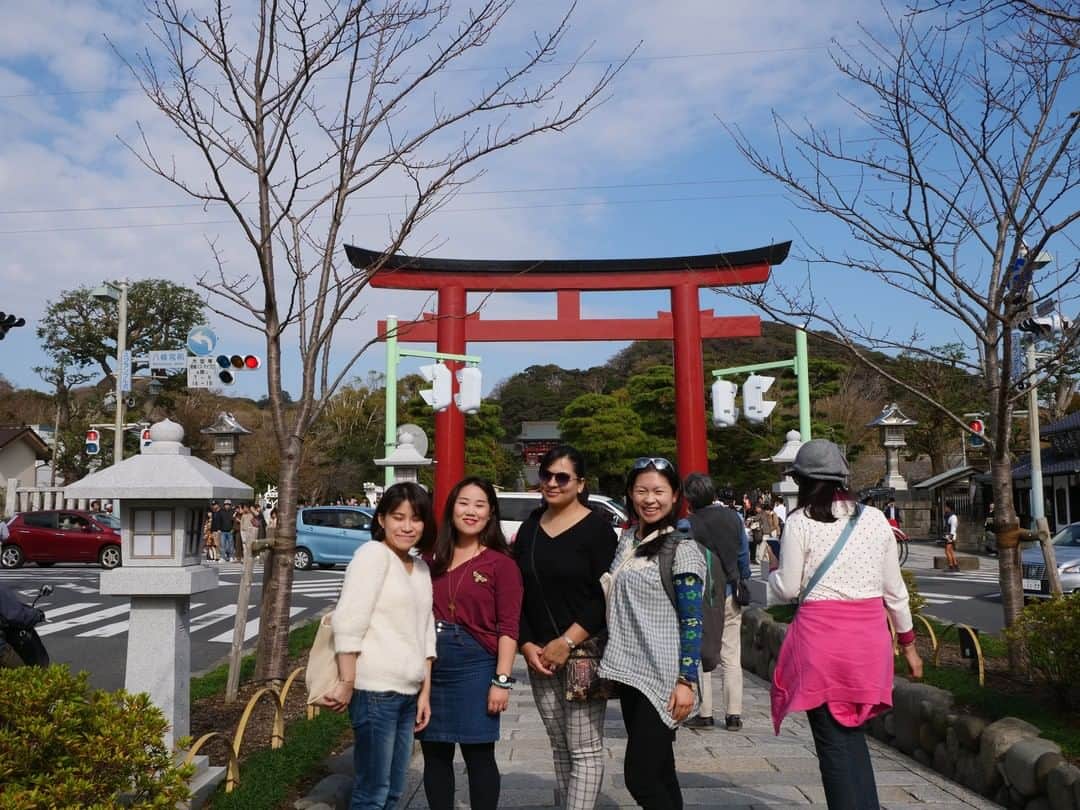 MagicalTripさんのインスタグラム写真 - (MagicalTripInstagram)「Hello! This is MagicalTrip @magicaltripcom. Today we'll introduce 【Kamakura walking tour】. The theme of this tour is “Time-slip back into the old Japanese capital of Kamakura and meet the Great Buddha.” 【Why you should visit Kamakura?】 ①About 1 hour from Tokyo by train, not so far. But it has such beautiful nature and very chill, being surrounded by mountains and sea. ②Deep history. Kamakura used to be the capital of Japan so there are so many historical sites. ③Food is delicious thanks to the rich nature. 【What you’ll see on the tour】 📍Komachi shopping street 📍Tsuruoka Hachimangu Shrine 📍Hase temple 📍The great Buddha 【Comments from the past traveler】 “The tour was well paced; their command of the English language was excellent. They were well versed in their knowledge of local history, culture and traditions. Showed a sense of humour and we would recommend this couple snd tour to anyone. “  If you are interested, please check out the tour from the link in the bio! @magicaltripcom  #magicaltrip #magicaltripcom #magicaltripjapan #kamakura #kamakurajapan #kamakuracafe #kamakurabuddha #kamakurahasedera #kamakuratsurugaokahachimangu #shonan #enoshima #enoshimaisland #komachistreet #kamakurakomachidori #komachidori #tokyotrip #tokyotrip2020 #japan2020 #tokyoolympics #tokyoolympic2020 #yokohama #tokyotravel #discovertokyo #tokyogram #tokyojapan #kamakurabeach #houkokuji #tsurugaokahachimangu #hasedera #kamakuratemple」1月25日 14時30分 - magicaltripcom