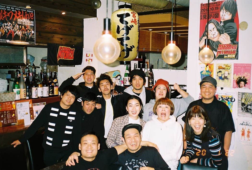 高見雄登のインスタグラム：「良すぎる。夜ひとりで見たら泣いてまう。 #ママしょーカメラ #フィルムカメラ ブレてても笑顔ってわかるくらい楽しかったのがわかるいい写真。 3枚目ぼくの左手キャッチャーミットみたいになってるけど。」
