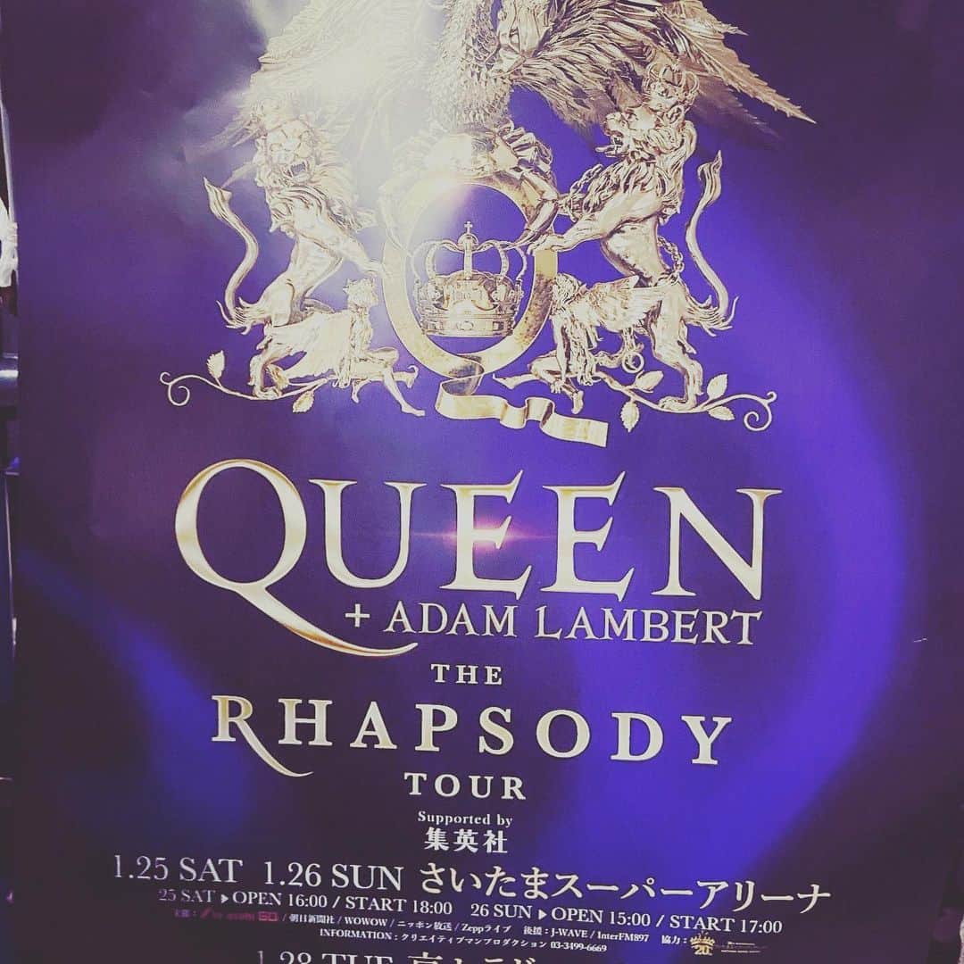 松本英子のインスタグラム：「なんだか 写真が真っ暗になってたので（こわっ） 再投稿❣️ Adam Lambertがヤバすぎた件。  そして、名曲も多過ぎて 充電は満タンです⛽️ #QUEEN #adamlambert #さいたまスーパーアリーナ #ブライアンメイ にロンドンで会ったことがあるw #ロジャーテイラー のハイトーンも気持ちよかった」