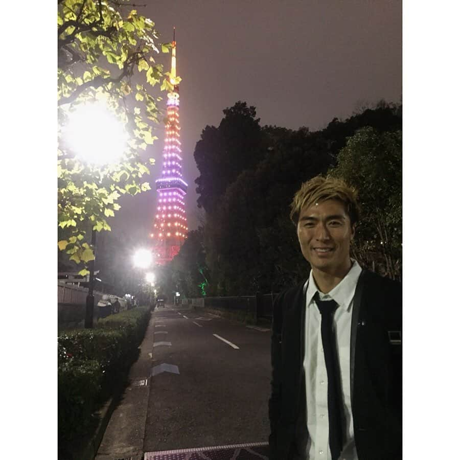 北野貴之さんのインスタグラム写真 - (北野貴之Instagram)「〜人間力を高める〜 致知出版社の講演会に行ってきました。 ・コシノジュンコ(デザイナー) 「人生これからや！」 ・千 玄室 (茶道裏千家前家元) 「茶の心」 ・藤尾秀昭(致知出版社社長 兼 編集長) 「先達に学ぶ」  コシノジュンコ氏80歳。 千元室氏97歳。 藤尾秀昭氏。  どの皆様も共通していえることは、人生について常に情熱を燃やし続けていること。ものすごいバイタリティー。  コシノジュンコ氏 か・感謝 き・希望 く・くよくよしない け・健康 こ・行動  千玄室氏 共生共存というのが日本の情けがあった。自分一人で育ってきたわけではない。今をもっと大切に今を見直す。  藤尾秀昭氏 父は敬の的 母は愛の座 愛情だけでは育たなく、人間、人格が育っていくためには尊敬をするものがあって、育つのです。 「老いは皆に訪れるが 成長は望む人にしか訪れない」  #人間学#東京プリンスホテル」1月26日 0時13分 - takashi_kitano