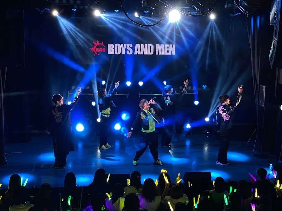 BOYS AND MENさんのインスタグラム写真 - (BOYS AND MENInstagram)「BOYS AND MENファンミーティング🎤🔥 BMKが来てくれました🕺🏻 ありがとうございました☺️ #ボイメン #水野勝 #小林豊 #平松賢人 #土田拓海 #吉原雅斗 #円陣 #BMK #水野の顔に注目」1月26日 0時14分 - boysandmen_official