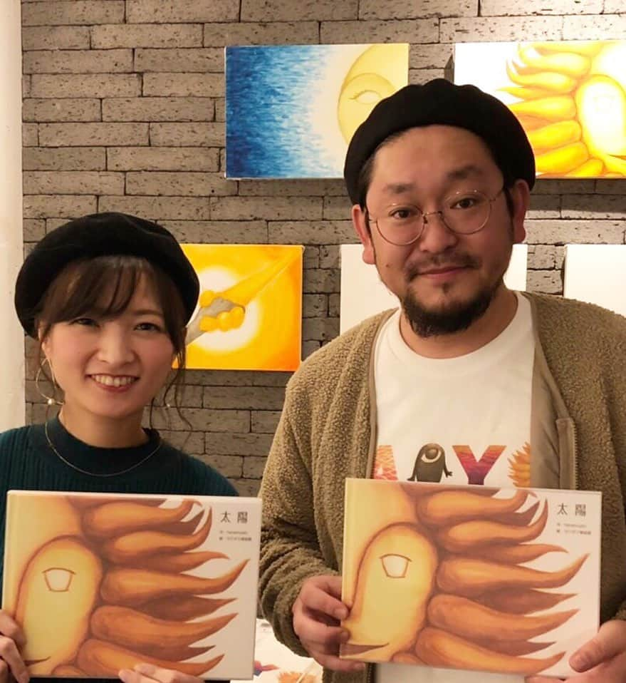 星野みちるさんのインスタグラム写真 - (星野みちるInstagram)「今日は、絵本の作品展へ行きました（＾ν＾） 「太陽」 おはなし:hanemushi さくが:カワタツ美術館 とっても繊細で暖かい絵と考えさせられる大人な話の絵本で、とっても読み応えありです。 実は今回この絵本の朗読をさせていただいたのです(#^.^#) 初めての朗読のお仕事、とても楽しかった。 詳細発表までお楽しみに待っててね♪ #絵本 #太陽 #hanemushi #カワタツ美術館 #朗読」1月26日 0時19分 - hoshinomichiru