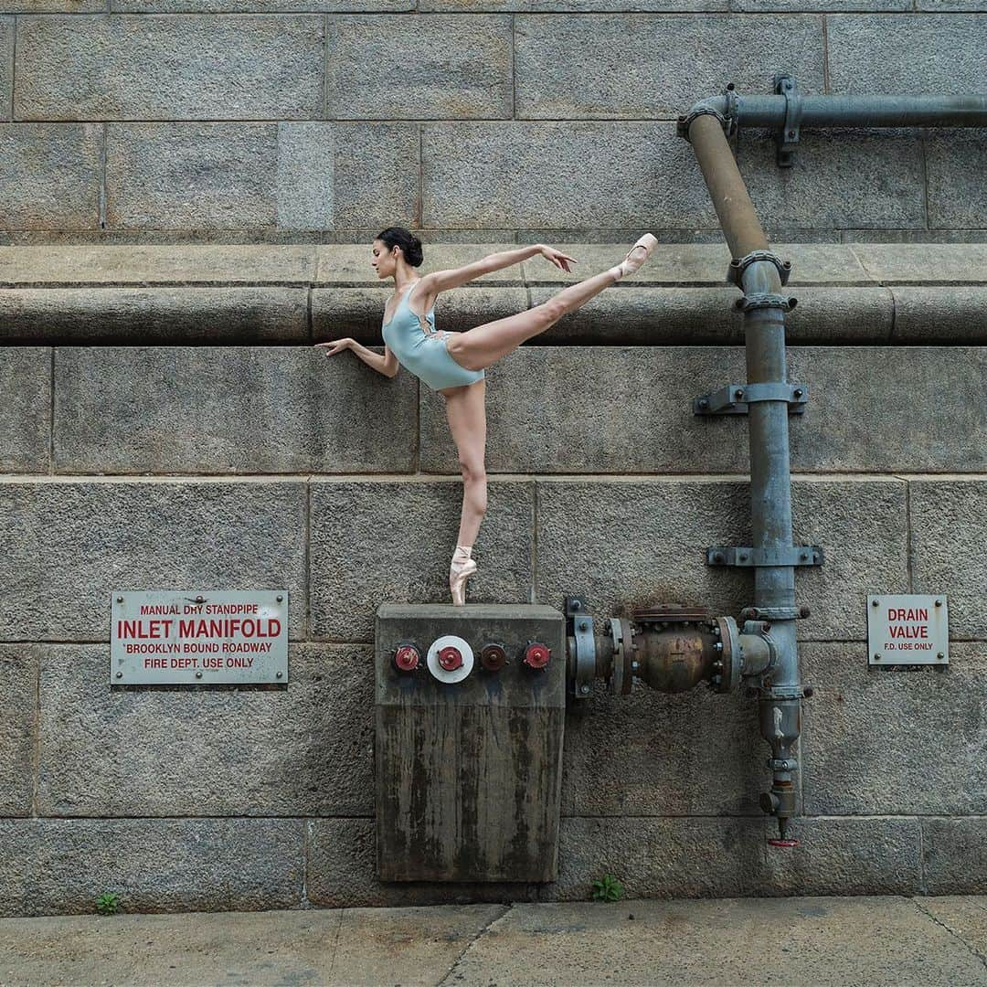 ballerina projectさんのインスタグラム写真 - (ballerina projectInstagram)「Brittany DeGrofft in Brooklyn. #ballerina - @brittles1152 #dumbobrooklyn #brooklyn #manhattanbridge #newyorkcity #ballerinaproject #ballerinaproject_ #ballet #dance #pointe #brittanydegrofft  The Ballerina Project book is now available. Go to @ballerinaprojectbook for info. #ballerinaprojectbook  Purchase one of the last remaining limited edition prints. Link is located in our Instagram profile.」1月26日 0時24分 - ballerinaproject_