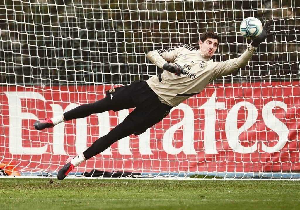 ティボ・クルトゥワのインスタグラム：「Ready for tomorrow!! #HalaMadrid」