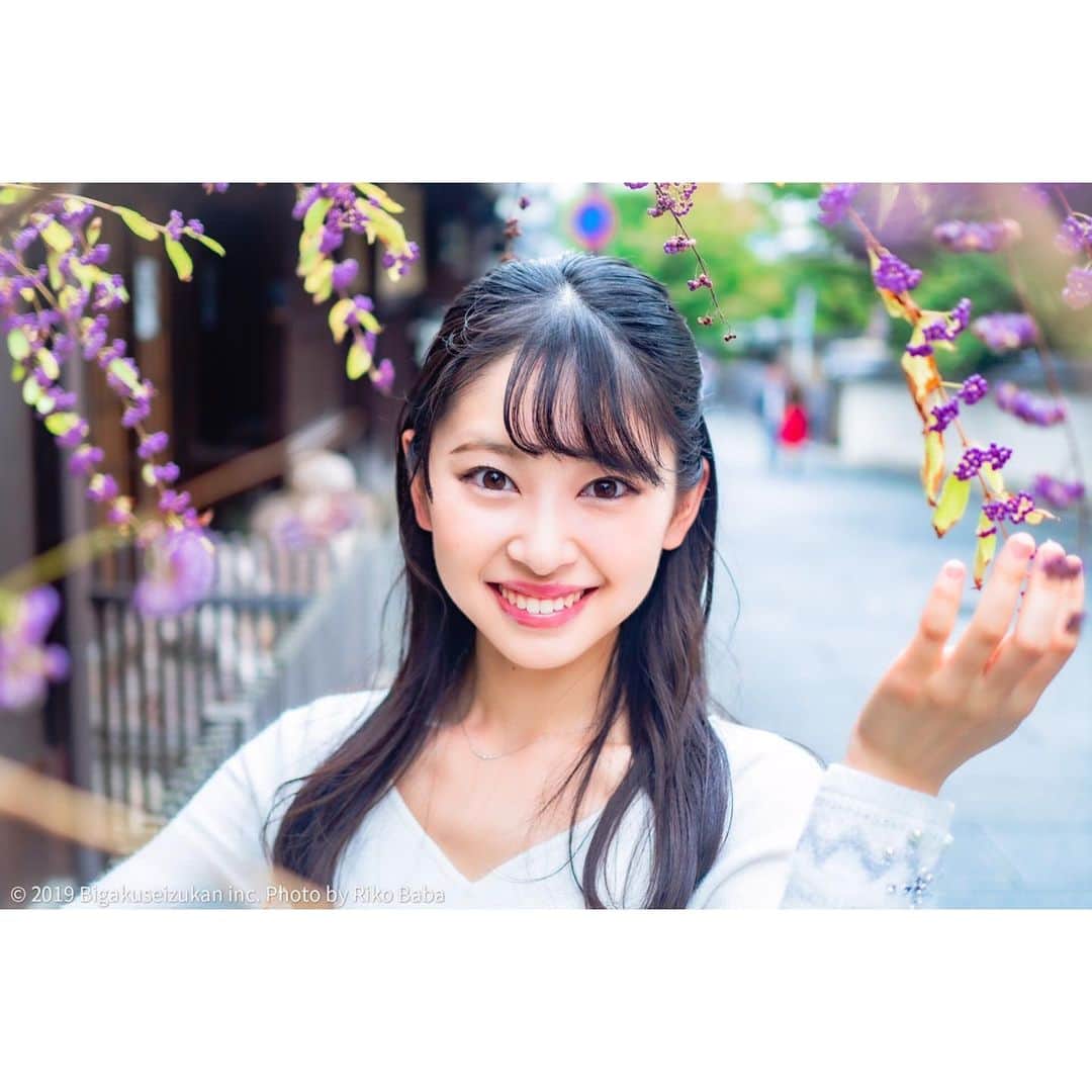 越智萌日のインスタグラム：「美学生図鑑に掲載していただいてから5日くらいで「月間1位」になった時は「何かのバグかな？」と思いましたが、昨日まで1ヶ月間ずっと「月間1位」でいさせていただくことができました😭💕💕 . みなさんに見ていただけているのかな？と思うととっても嬉しかったです🥺🎀 . 私のような普通の大学生に声をかけてくださり、素敵な記事を作ってくださった美学生図鑑の皆様に心の底から感謝しています🥺💕 本当に、本当にありがとうございました😭🎀 . . . . #美学生図鑑　#関西学生　#同志社大学　#京都学生　#祇園　#京都」