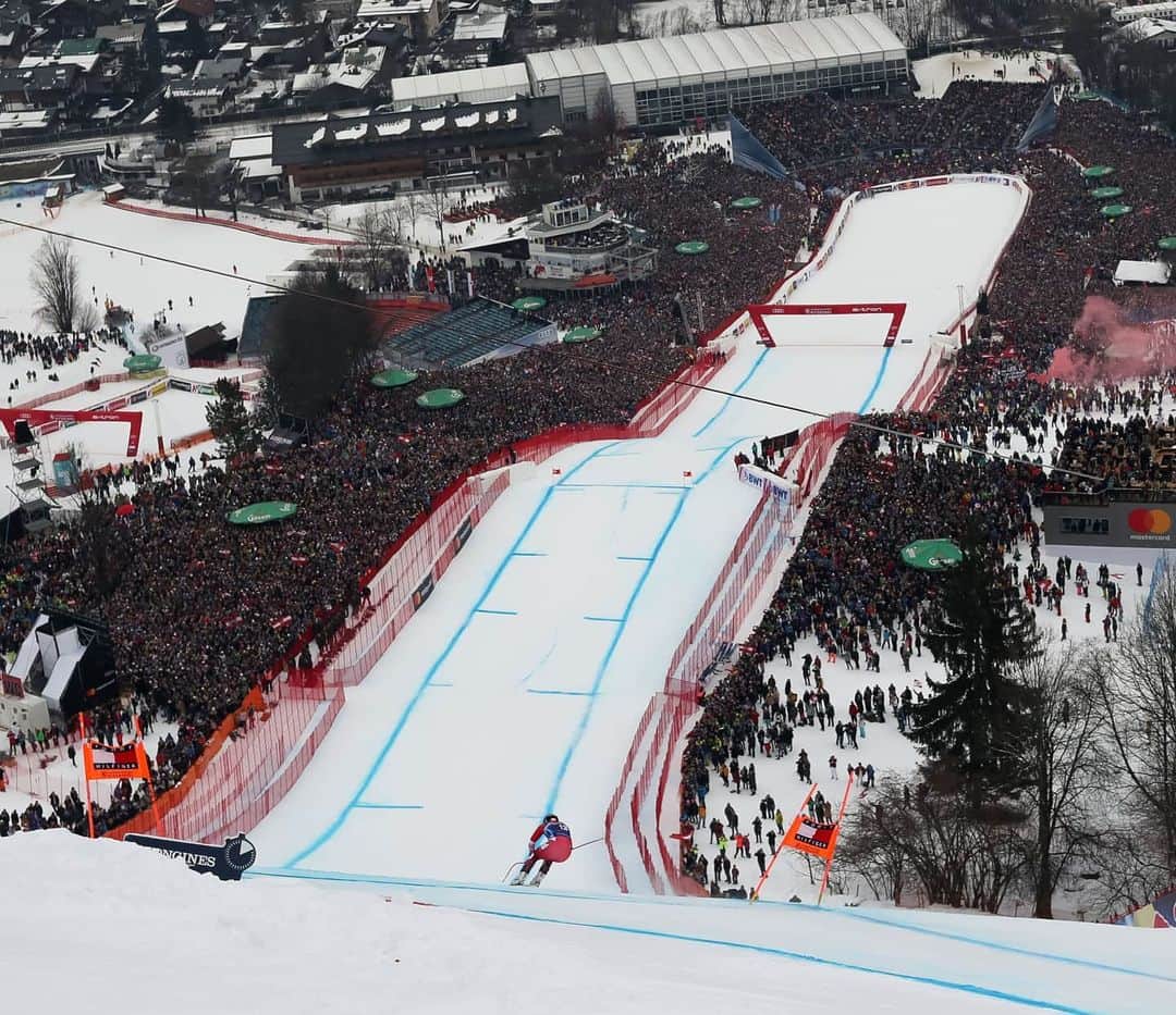 オリンピックチャンネルさんのインスタグラム写真 - (オリンピックチャンネルInstagram)「Beautiful view of Kitzbuehel 🇦🇹, one of the most iconic downhill races in alpine skiing! 😍⛷️」1月26日 1時03分 - olympicchannel_x