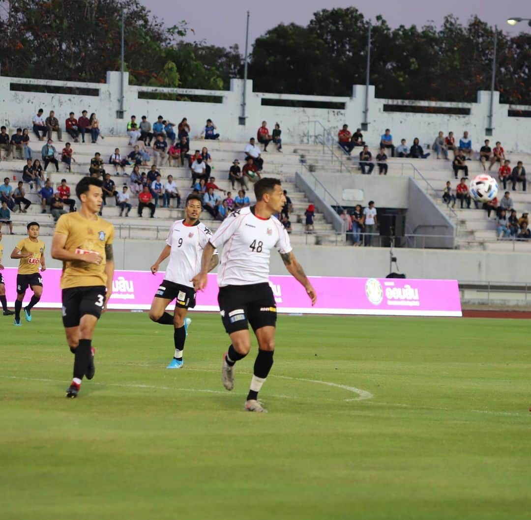 ジェイ・ボスロイドさんのインスタグラム写真 - (ジェイ・ボスロイドInstagram)「Tonight was our 3rd pre season game, another 45 mins in the tank for me!  I scored another 2 goals but more importantly the team is looking good. It doesn’t matter who you play against it’s important to create a winning mentality.  #consadole#team#together#win#belief#determination#striveforgreatness#blessed#hardwork#dedication#soccer#football#training#japan#jleague#adidas#adidastokyo」1月26日 1時21分 - jaybothroyd