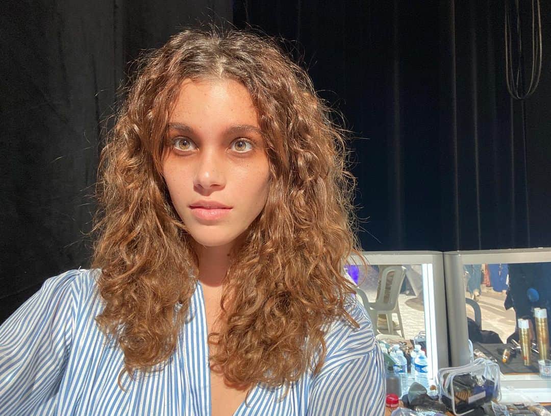 ポーリーヌ・オアロのインスタグラム：「Brown on brown on brown @jpgaultierofficial」