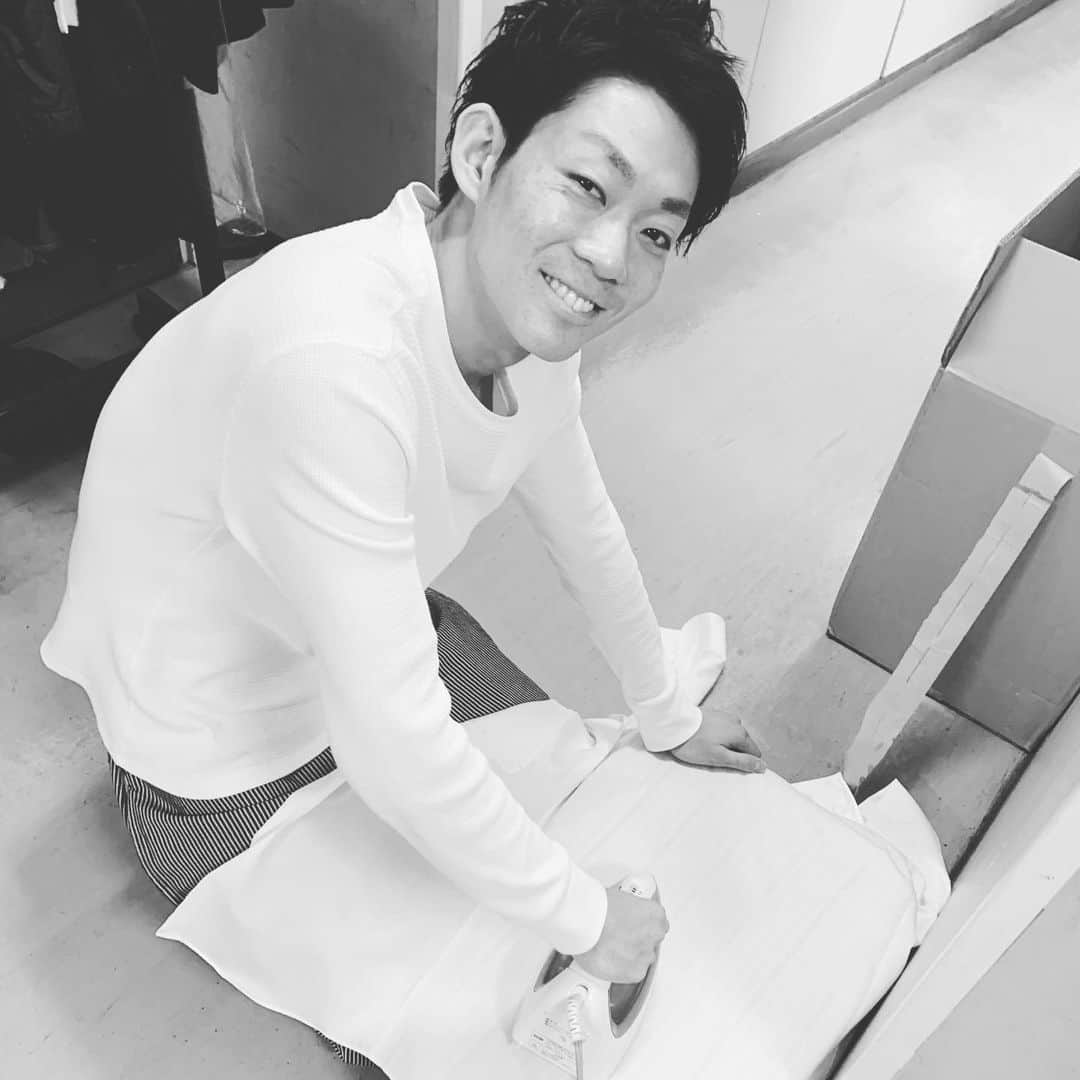 中野周平のインスタグラム：「アイロンかけてる仕草が大好き」