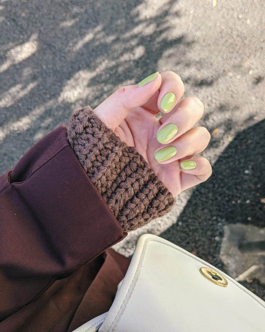Shiho Sasakiのインスタグラム：「New Nail💅 ピスタチオみたいなカラー🍋 春服にも合いそうで大満足💭 #nail#pixelで撮影#team_pixel#baroque_pixel」