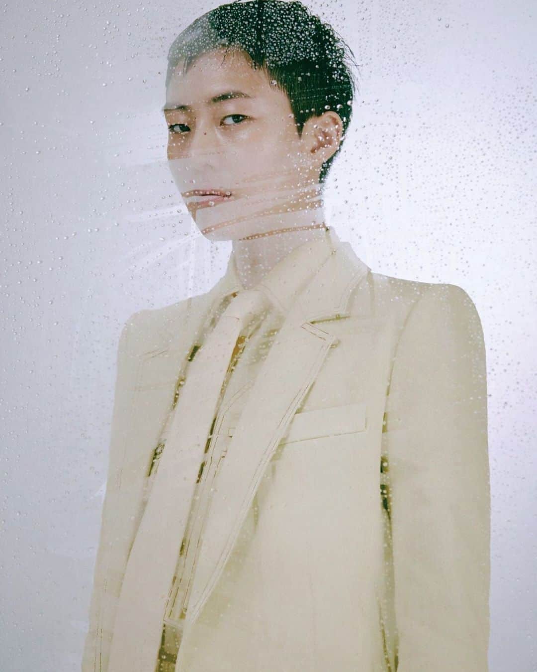 チョン・ソヒョンさんのインスタグラム写真 - (チョン・ソヒョンInstagram)「color @harpersbazaarkorea」1月25日 16時34分 - cochon_j