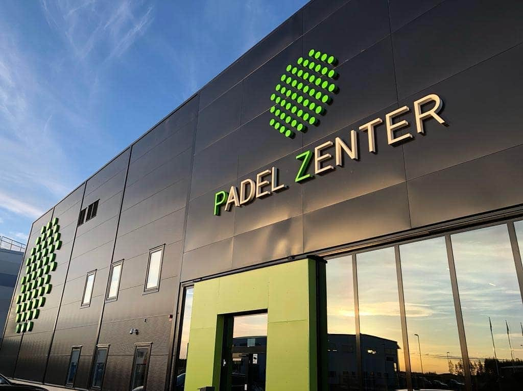 ズラタン・イブラヒモビッチさんのインスタグラム写真 - (ズラタン・イブラヒモビッチInstagram)「@padelzenter The Best padeltennis facility in the world」1月25日 16時45分 - iamzlatanibrahimovic