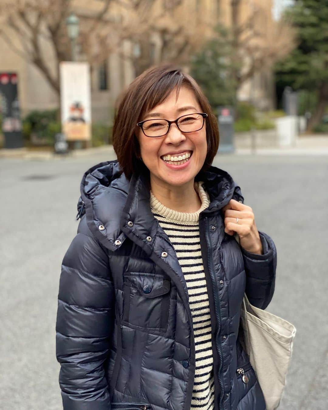 小西美穂のインスタグラム：「きょうで後期終了ーーー！！！！﻿﻿ ガチの授業と﻿ 怒涛の宿題と﻿ 突然水ぼうそうにかかって寝込んでしまい﻿ この4ヶ月、﻿ ほんまにツラかったのです…涙涙涙。﻿ ﻿ まだまだ道のり険しいのですが﻿ とりあえずは第一関門突破できて ホッとしていますー😭^_^﻿ ﻿ 応援やお見舞い、﻿ お祝いコメントしてくれた人すべてに感謝♡﻿ 本当にありがとうございます。﻿ ﻿ ﻿ #秋学期の終わり #大学院生活 #社会人大学院生 #最終講義は国際政治学　#期末リポートは北朝鮮拉致問題　#政治学　#ジャーナリズム　#早稲田大学　#早稲田大学大学院　#政治学研究科　#学び直し #仕事と学業の両立は本当にツラいよ　#自分をアップデートしたい　#撮影はアフリカ人留学生 #masterstudent #gradschoollife #gradschoolgrind」