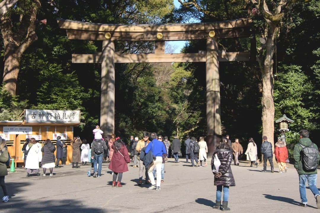 東京都庁広報課さんのインスタグラム写真 - (東京都庁広報課Instagram)「「明治神宮　（渋谷区代々木神園町）MeijiJingu/(2020.1.9撮影) 」 最寄り駅：原宿駅　明治神宮前原宿駅 #明治神宮　#表参道　#原宿　#神宮橋　#五輪橋 #代々木競技場 #代々木公園 #beautifuldestinations #tokyotrip #tokyotravel #passionpassport #tokyojapan #instatokyo #loves_nippon #phos_japan #bestjapanpics #cooljapan #japan_of_insta #discovertokyo #photo_jpn #東京観光 #東京旅行 #illgrammers #景色 #お出かけ #東京 #Tokyo #东京 #도쿄 #tokyogood」1月25日 17時00分 - tocho_koho_official