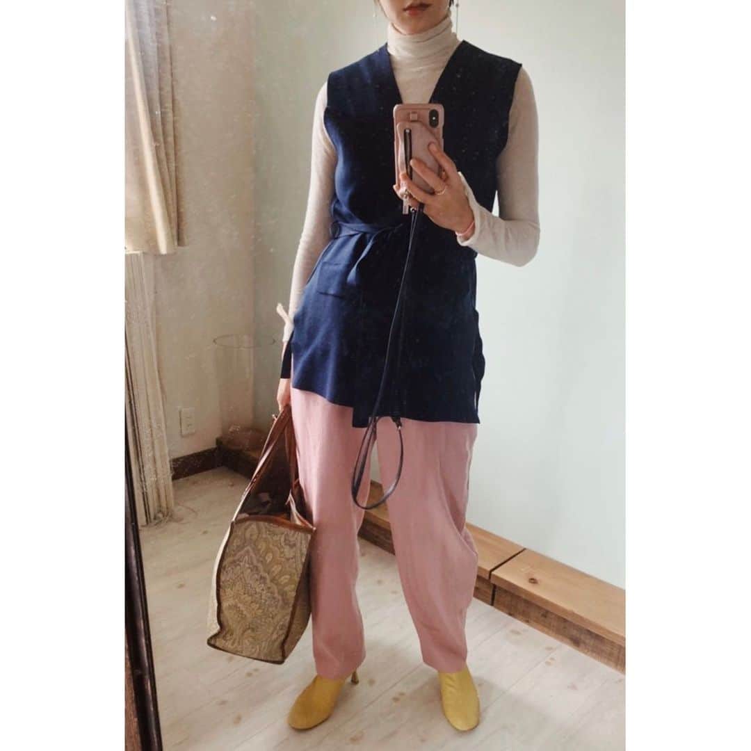ジュジュのインスタグラム：「color×colorものにも👀 . 本日提案したかったstyling✍️ #予定が🏠になってもたけどー💧 . . こちらはpearl verを着けてます🤍 #どちらも合うけど . #AkariH#accessory#costumeaccessory#fashion akarih#akarihchic#アカリ#アカリチック#Akarih#アカリ #2020preＳＳ#www.akari-h.jp#hrkフク」