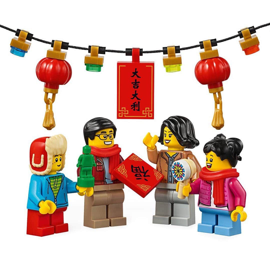 HYPEBEASTさんのインスタグラム写真 - (HYPEBEASTInstagram)「#hypeAF: @lego is celebrating the Lunar New Year with a Lion Dance and Traditional Temple Fair. The first offering features five small lion figurines, a percussionists’ stage and eight mini-figures that includes lion dancers and a man in a rat costume. For the Traditional Temple Fair, LEGO recreates an authentic market with stalls that sell barbecue dishes, candy, toys, vases and dough figurines, and includes 14 minifigures. Pick up both of the sets at LEGO stores and LEGO’s online store now while stocks last.⁠⠀ Photo: LEGO」1月25日 17時17分 - hypebeast