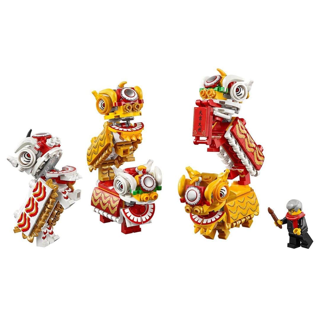 HYPEBEASTさんのインスタグラム写真 - (HYPEBEASTInstagram)「#hypeAF: @lego is celebrating the Lunar New Year with a Lion Dance and Traditional Temple Fair. The first offering features five small lion figurines, a percussionists’ stage and eight mini-figures that includes lion dancers and a man in a rat costume. For the Traditional Temple Fair, LEGO recreates an authentic market with stalls that sell barbecue dishes, candy, toys, vases and dough figurines, and includes 14 minifigures. Pick up both of the sets at LEGO stores and LEGO’s online store now while stocks last.⁠⠀ Photo: LEGO」1月25日 17時17分 - hypebeast
