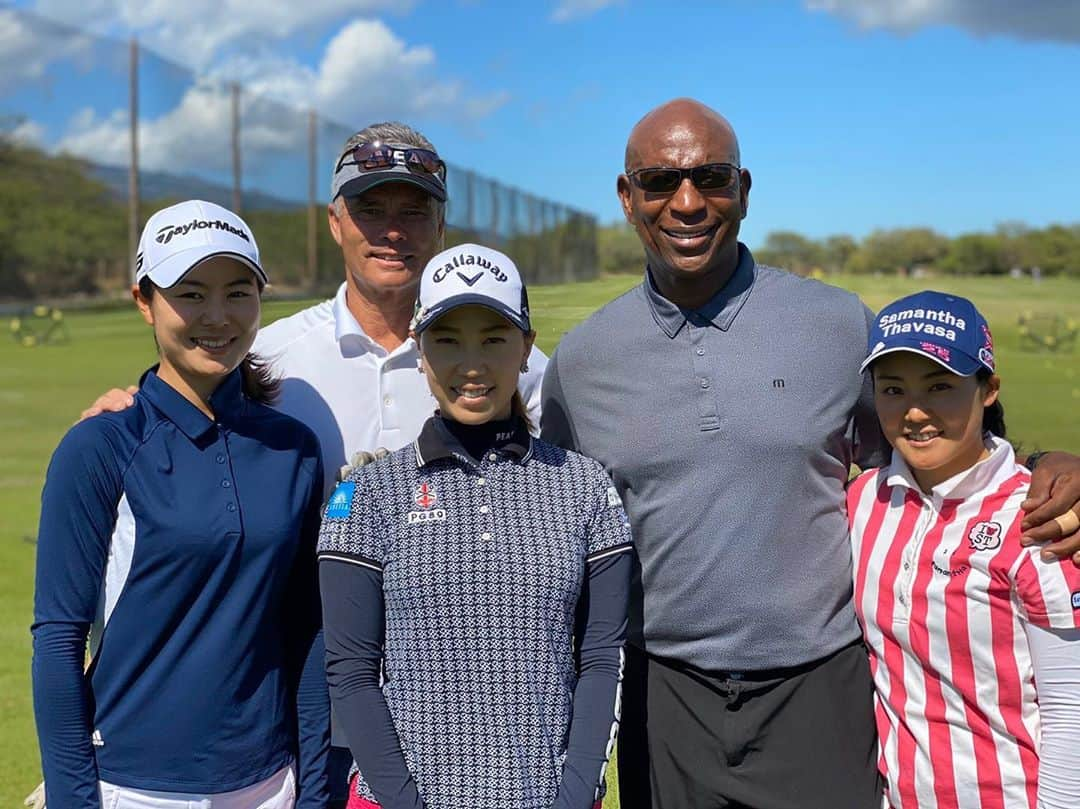 上田桃子さんのインスタグラム写真 - (上田桃子Instagram)「#29.  I'm honored to meet you Mr.Eric dickerson🏈  すっごい優しくて オーラバシバシで かっこよかった。  ドライバーめっちゃ飛んでた🔥  #アメリカンフットボール #スーパースター #永久欠番 #29」1月25日 17時21分 - momoko3030