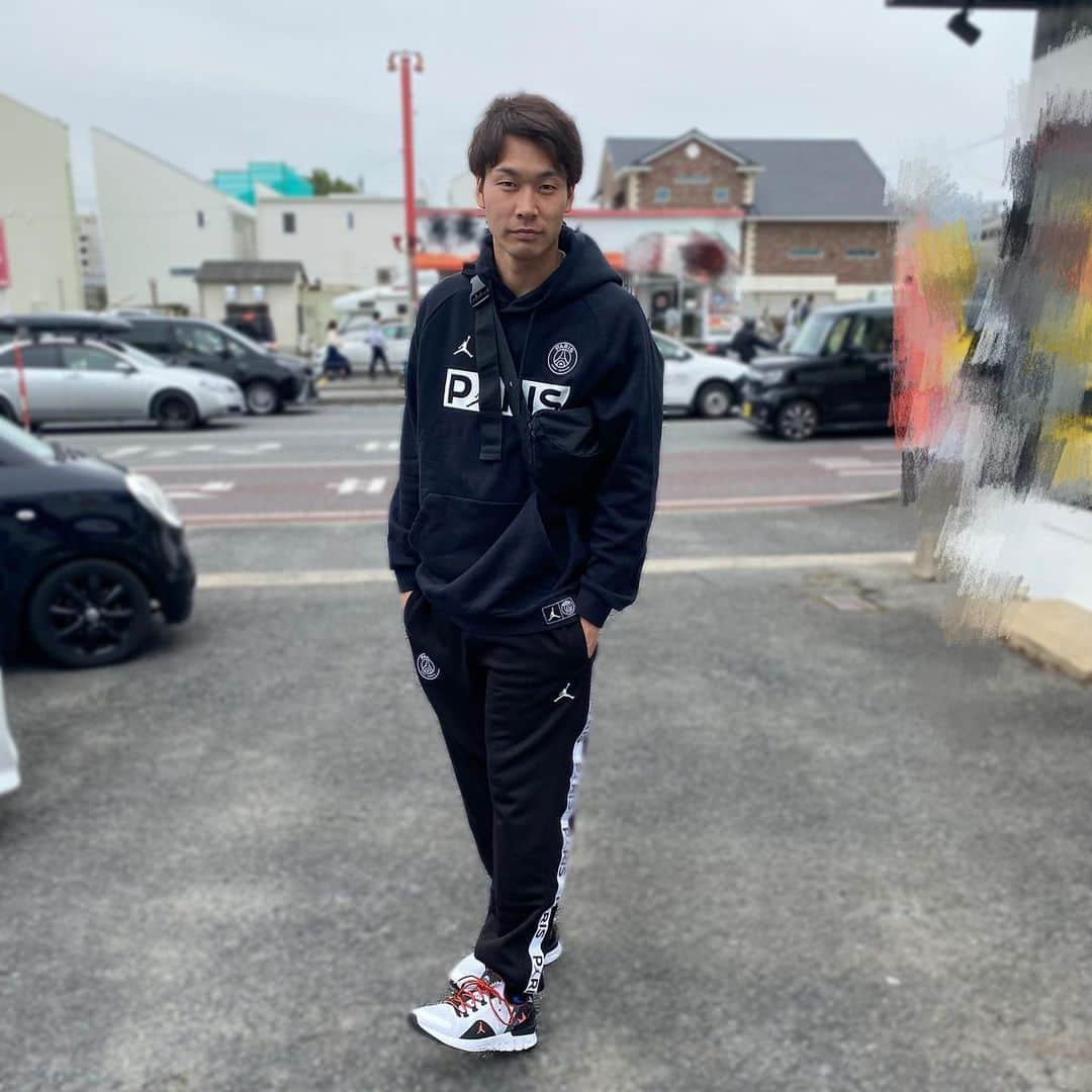 武田翔太のインスタグラム：「めっちゃラフな格好😊 結構こういう感じが最近好み👍 いつでもランニングできる💨🙄笑 #ラフ #お洒落」