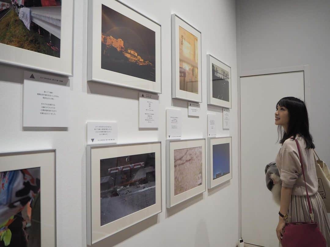 のインスタグラム：「#天空ノ鉄道物語 展2回目❤ コメントや♡ありがとうございます(*^^*) キタコレ！の記事→ http://www.kita-colle.com/m/content/27545/ とあわせてぜひ読んでね(＊´ｖ｀) 🚃〃 1枚目: 内周ではほかにも見どころたくさん！ #中井精也 さんによる三陸鉄道そして復興への写真にほろりと泣きそうになったり。 2枚目: 今となっては懐かしい、青函トンネルを走っていた白鳥の銘板も。 これ、ホームで何度も見たなあ····· 🚃〃 3枚目: ここからは外周の展示の写真なのですが、北海道繋がりで。 こちらも今となっては列車がとおりすぎていくばかりの海底トンネルの中の駅。 小さい時、海の底に駅があるって聞いた時のあの驚きとワクワクした気持ちは今でも忘れません。 4枚目: これはたぶん、海底トンネル見学ができた、函館、海底トンネル、函館な切符かな？ 5枚目: 昔の北海道はこんなに路線があったんですね。 その時代に乗りたかった·····‪( ;ᯅ; ) 見ているだけですこし寂しくなってしまいます。。。 🚃〃 6-8枚目: これもまた！憧れの！青函連絡船.｡.:*･'(*°∇°*)'･*:.｡. 1度は乗ってみたかった。 函館にある摩周丸を使った、青函連絡船記念館にあった模型だそう。 他にも、函館の記念館でみたものが色々と展示されていました。 函館までは遠い都内の方にはうれしい展示ですよね、 🚃〃 7枚目: これは1964年時の東京オリンピックにて聖火を連絡船で運んだ時のダイヤ！！ 左下の運行状況の欄に、津軽丸オリンピック聖火輸送とかかれています。 それってすごいロマンだなって今は思うのです。 🚃〃 9枚目:  #天鉄展 の見どころの1つでもある、JR7社の制服がずらりとならんだ展示！ この各社が一同にならぶ。 それだけで大きいイベントだなと実感しますよね。 10枚目: キタコレ！に書いたヘッドマーク。 実はさゆみんのと並んでるのです🥰 さがしてみてね♡ 🚃〃 つづく(＊´ｖ｀) #青函連絡船  #国鉄時代」