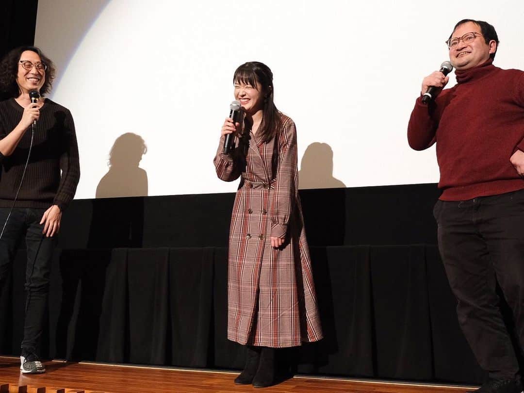 髙橋明日香さんのインスタグラム写真 - (髙橋明日香Instagram)「劇団６番シード×自主制作映画チームProjectYamaken 映画『ディープロジック』  昨日舞台挨拶に立たせていただきました。 お客様があげてくれた写真にとても楽しそうな写真があったので拾わせていただきましたー！ 完成した『ディープロジック』はとても観やすくなっていて、ストーリー展開もわくわくする作りに！ 新しく生まれ変わってました。 面白かったぁーーー  ヒグチ夫妻が好評で嬉しい限り！樋口さんのキャラが本当ハマってて、怖いし可愛いんです。わたし演じるヒグチ妻もカッコ可愛く描かれてる。最強夫婦です。  31日までやってます。 20:30〜是非K's cinemaへ。  #ディープロジック  #映画  #ケーズシネマ」1月25日 17時39分 - asuka_takahashi1019