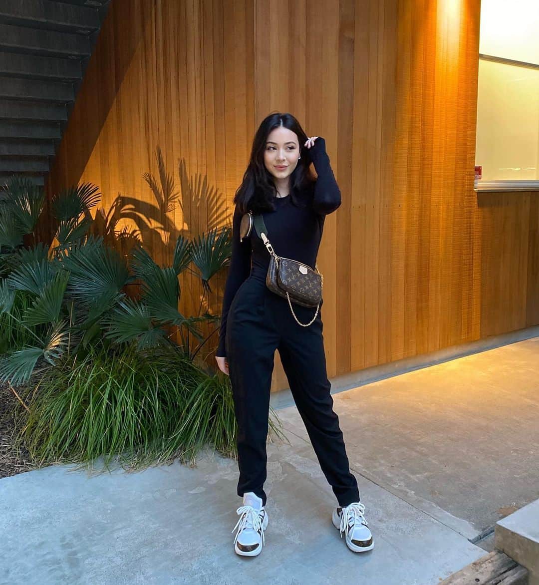 エレナ・アレジ・後藤のインスタグラム：「🤎」
