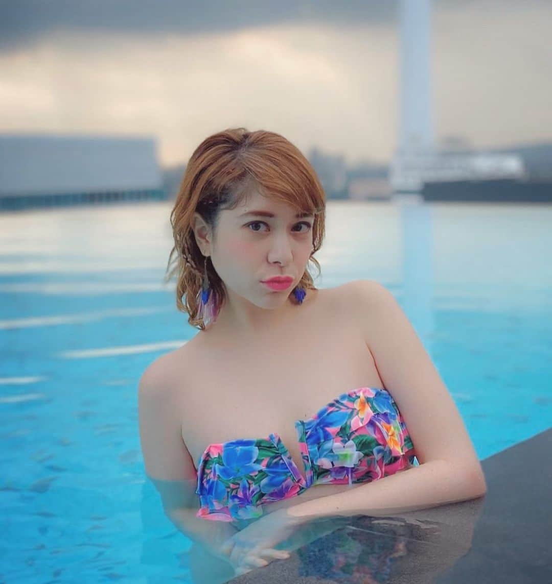のインスタグラム：「またあったかいとこいってくるでい🥰  #ハワイ　#ハワイ旅行 #hawaiistagram  #旅行 #水着　#bikini #ビキニ　#asiangirls #japanesegirl #グルメ好きな人と繋がりたい #海外旅行  #旅行写真 #たびじょ #tripstagram #旅行好きな人と繋がりたい #旅好きな人と繋がりたい #旅行写真 #traveltheworld #travelgram #travelphotography #vacation  #タビジョ #旅好きと繋がりたい 　#むちむちボディ　#マレーシア　#マレーシア旅行 #kualalumpur #クアラルンプール　#eqkl @kualalumpur.ig #malaysia #旅行コーデ」
